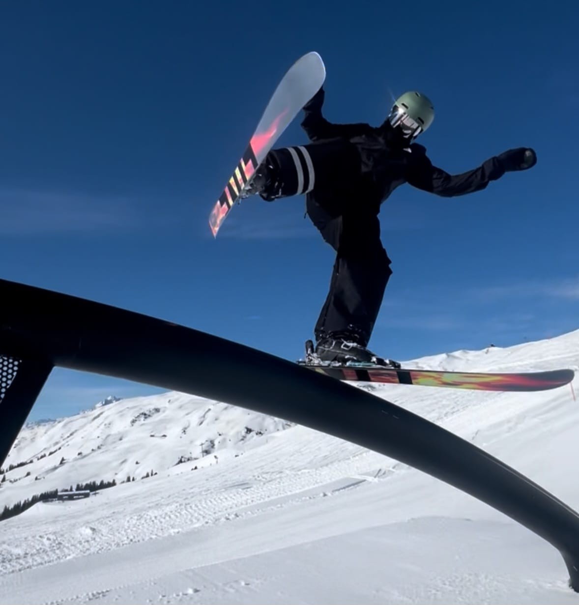 Snowpark — rail slide